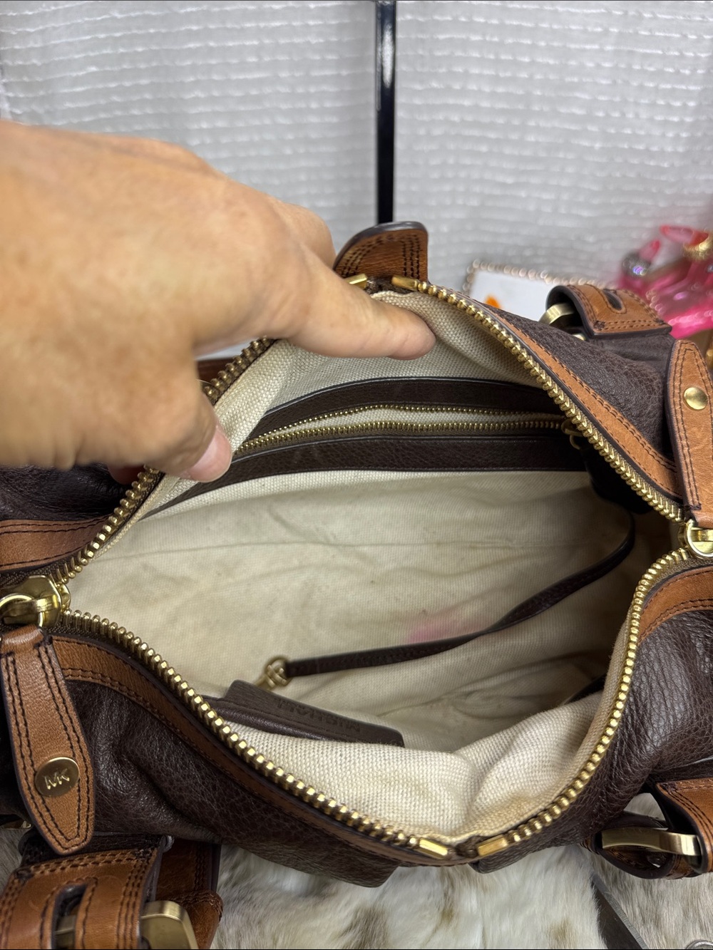 (X2)Vintage Michael Michael Kors Y2K dark brown and tan leather handbags. - Picture 15 of 15